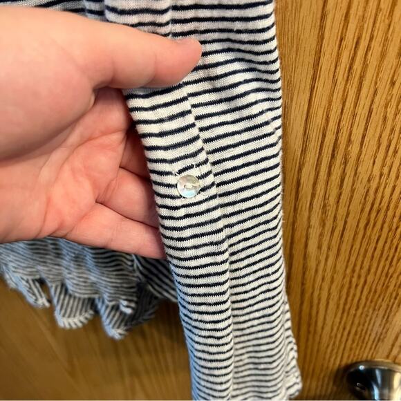 Adrienne Vittadini 100% Linen Roll Tab Sleeve Top Size Medium - Picture 4 of 8